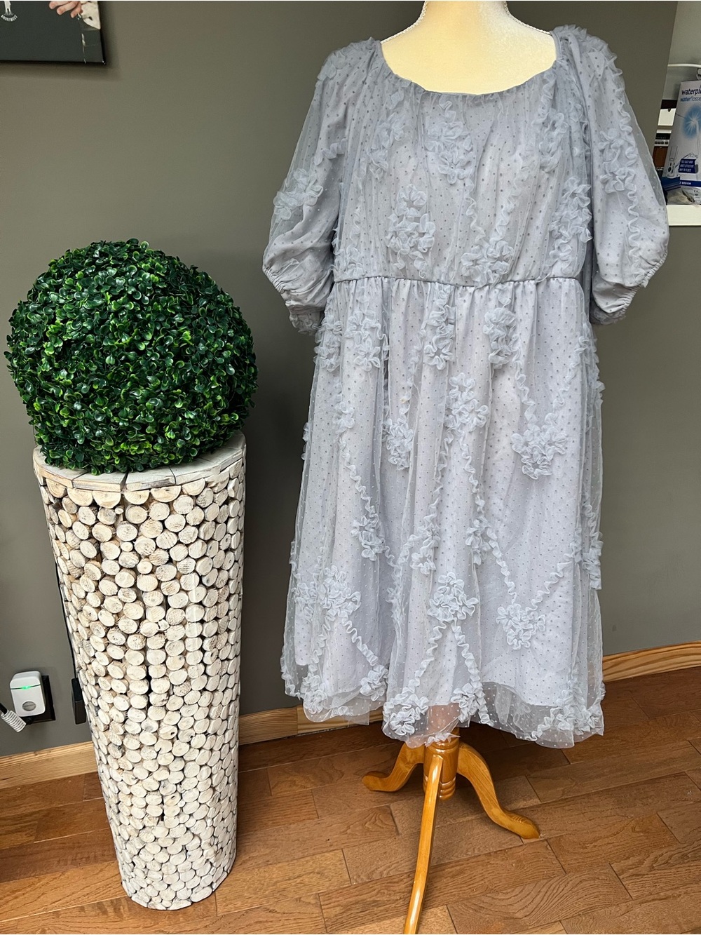 Lodo Light Gray Floral Appliqué Midi Dress 4XL